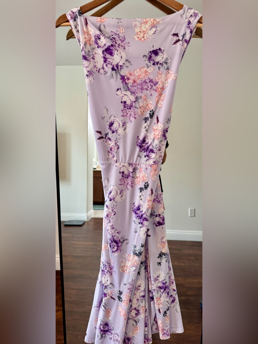 Romantic , feminine floral maxi dress